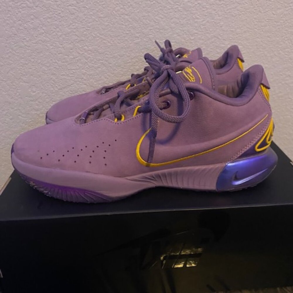 Nike LeBron 21 “Purple Rain”